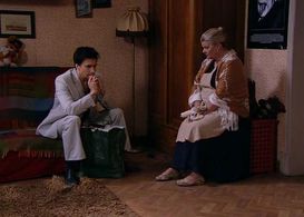 Irina Muravyova and Grigoriy Antipenko in Ne rodis krasivoy (2005)