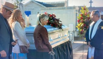 Eric Esteban With Toni Collette, Anna Faris, David Duchovny in The Estate