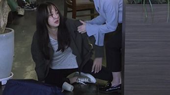 Kim Dasom in Band of Sisters (2017)