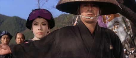 Yukiji Asaoka and Jûshirô Konoe in Zatoichi Challenged (1967)