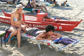 Ambra Angiolini and Claudia Zanella in All at Sea (2011)