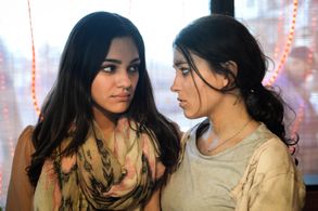 Nilam Farooq and Helen Woigk in Leipzig Homicide (2001)