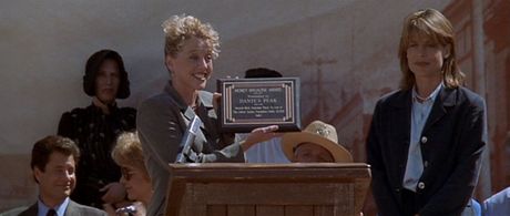 Linda Hamilton and Susie Spear Purcell in Dante's Peak (1997)