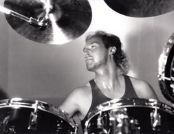 Michael Blakey caught in action (Tears for Fears)