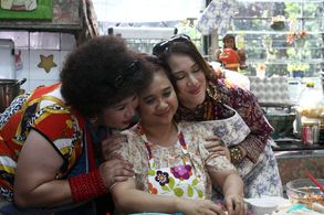 Eugene Domingo, Frenchie Dy, and Sweet Plantado in I Do Bidoo Bidoo: Heto nApo sila! (2012)