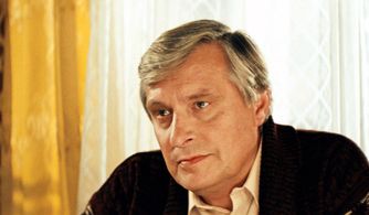 Oleg Basilashvili in Courier (1986)