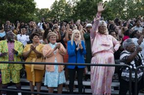 Cassi Davis, Jennifer Gibney, Tamela J. Mann, Brendan O'Carroll, Tyler Perry, and David Mann in Tyler Perry's A Madea Ho