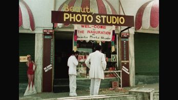 Ravi Baswani and Naseeruddin Shah in Jaane Bhi Do Yaaro (1983)