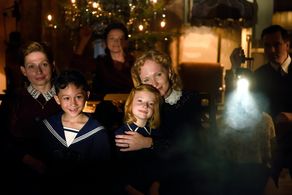 Anna Geislerová, Ondrej Sokol, Klára Melísková, Gabriela Mícová, Samuel Budiman, and Josefína Marková in Zahradnictví: R