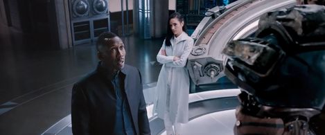 Jennifer Connelly and Mahershala Ali in Alita: Battle Angel (2019)