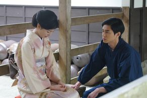 Yuika Motokariya and Masahiro Higashide in The Confidence Man JP (2018)