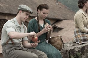 Eline Powell and Nico Mirallegro