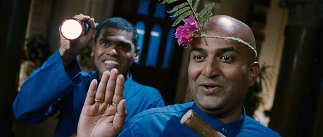 Siddarth Jadhav and Vaibhav Mangale in Shahanpan Dega Deva (2011)