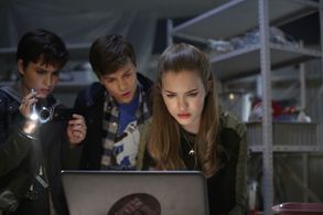 Willa Fitzgerald, Bex Taylor-Klaus, and John Karna in Scream: The TV Series (2015)