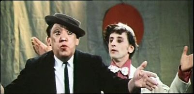 Anatoliy Kalmykov and Yuriy Nikulin in I Don't Want to Be a Grown-Up (1983)