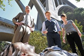 Robin Tunney, Simon Baker, George Wyner, and Kristine Blackport in The Mentalist (2008)