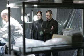 Carlos Bernard and Amy Price-Francis in 24 (2001)