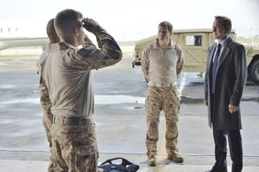 Kiefer Sutherland, Dylan Walsh, and Robert Cormier in Designated Survivor (2016)