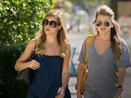 Lo Bosworth and Lauren Conrad in The Hills (2006)