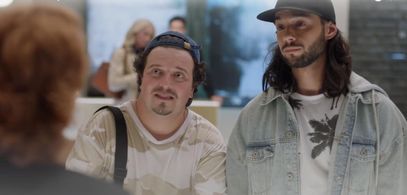 Samuel Landry et Pierre-Paul Alain dans Hôtel (2022)