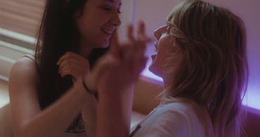 Anna Alfieri and Agathe Ferré in Borderline (2021)