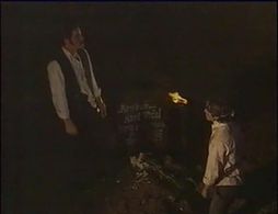 Víctor González and Mauricio Ochmann in Azul tequila (1998)