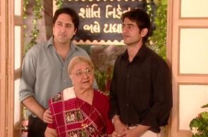 Sudha Shivpuri, Hiten Tejwani, and Sumeet Sachdev in Kyunki Saas Bhi Kabhi Bahu Thi (2000)