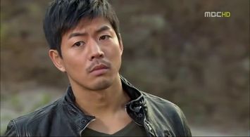 Lee Sang-yoon in Home Sweet Home (2010)