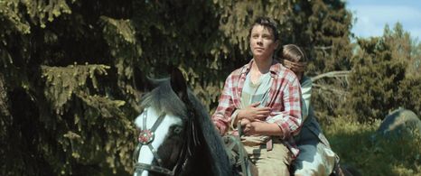 Danylo Kamenskyi and Eva Koshova in The Stronghold (2017)