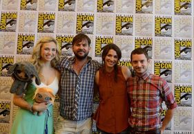 Elijah Wood, Jason Gann, Dorian Brown Pham, and Fiona Gubelmann in Wilfred (2011)