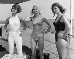 Karin Heske, Margit Saad, and Irene Borinski in Paradies der Matrosen (1959)