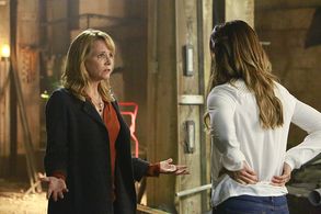 Lea Thompson and Katharine McPhee in Scorpion (2014)