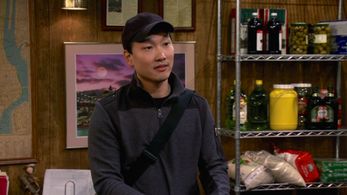 Eddie Shin in 2 Broke Girls (2011)