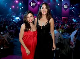 Jenna Dewan and D'Arcy Carden at an event for The E! People's Choice Awards (2019)