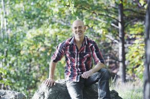 DAVID FÄRDMAR: Director.Producer.Screenwriter.Casting Director Rolands Hörna Film/Sweden david@rolandshorna.se www.rolan