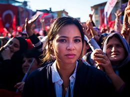 Isobel Yeung in Vice (2013)