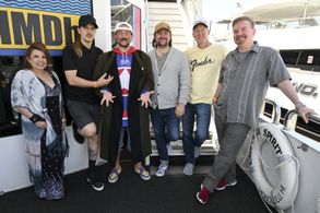 Kevin Smith, Marilyn Ghigliotti, Jeff Anderson, Trevor Fehrman, Jason Mewes, and Brian O'Halloran at an event for Clerks
