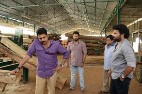 Mohammad Ali, Pawan Kalyan, Siva Balaji, and Chaitanya Krishna in Katamarayudu (2017)