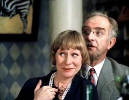 Igor Dmitriev and Elizaveta Nikishchikhina in Pokrov Gates (1983)