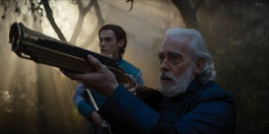 Still of Cassian Bilton and Terrence Mann in ‘Foundation’ (2021)