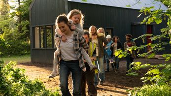 Clare Dunne and Molly McCann in Herself (2020)