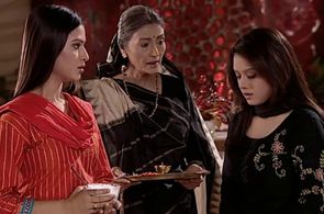 Rajeeta Kochhar, Shalini Chandran, and Archana Bhatt in Kahaani Ghar Ghar Kii (2000)