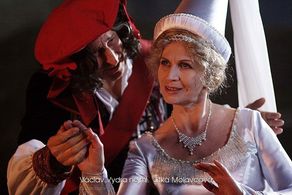 Jitka Molavcová and Václav Vydra in O bílé paní (2008)