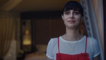 Roxy Shabestari in 100%