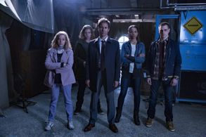 Eric McCormack, MacKenzie Porter, Reilly Dolman, Jared Abrahamson, and Nesta Cooper in Travelers (2016)