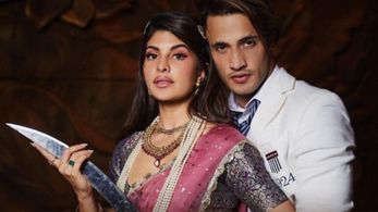 Jacqueline Fernandez in Neha Kakkar & Raja Hasan: Mere Angne Mein (2020)