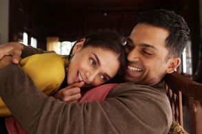 Karthi and Aditi Rao Hydari in Kaatru Veliyidai (2017)