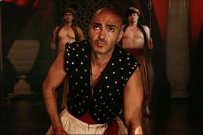 Still of Shahin Sean Solimon at the Sultan's Palace in Sinbad The Fifth Voyage (2014).