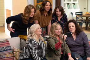 Rachel Dratch, Ana Gasteyer, Amy Poehler, Maya Rudolph, Emily Spivey, and Paula Pell in Wine Country (2019)
