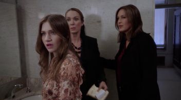 Still of Mariska Hargitay, Elizabeth Marvel and Charlotte Ray Rosenberg in Law and Order: SVU